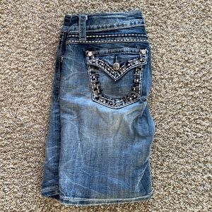 Size 27 Miss Me BERMUDA Shorts. Beautiful pocket designs!